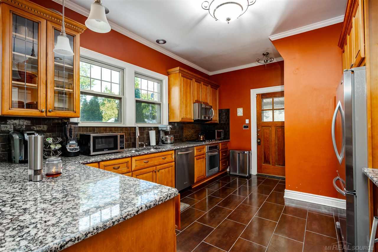 954 Barrington Road Grosse Pointe, MI 48230 - Photo 10 of 44 50026672-9.JPG