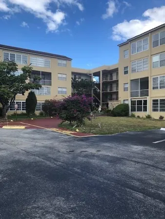 $1,600 | 2801 Somerset Drive, Unit 209, Lauderdale Lakes, FL 33311