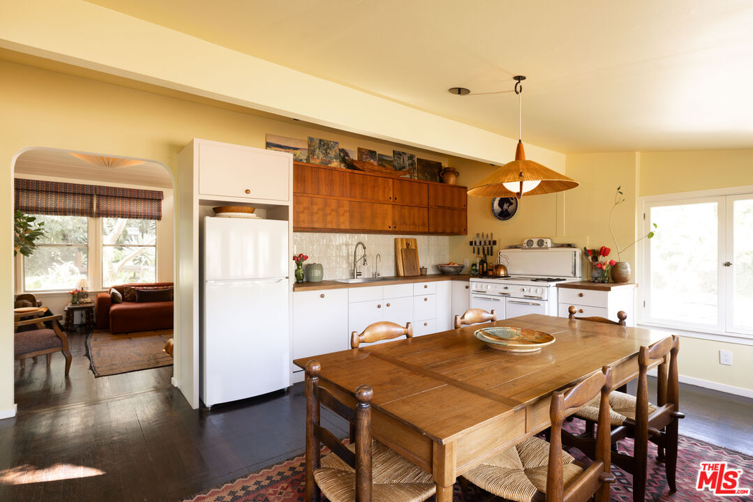 1452 Westerly Terrace Los Angeles, CA 90026 - Photo 19 of 39 a room with a table chairs and entryway