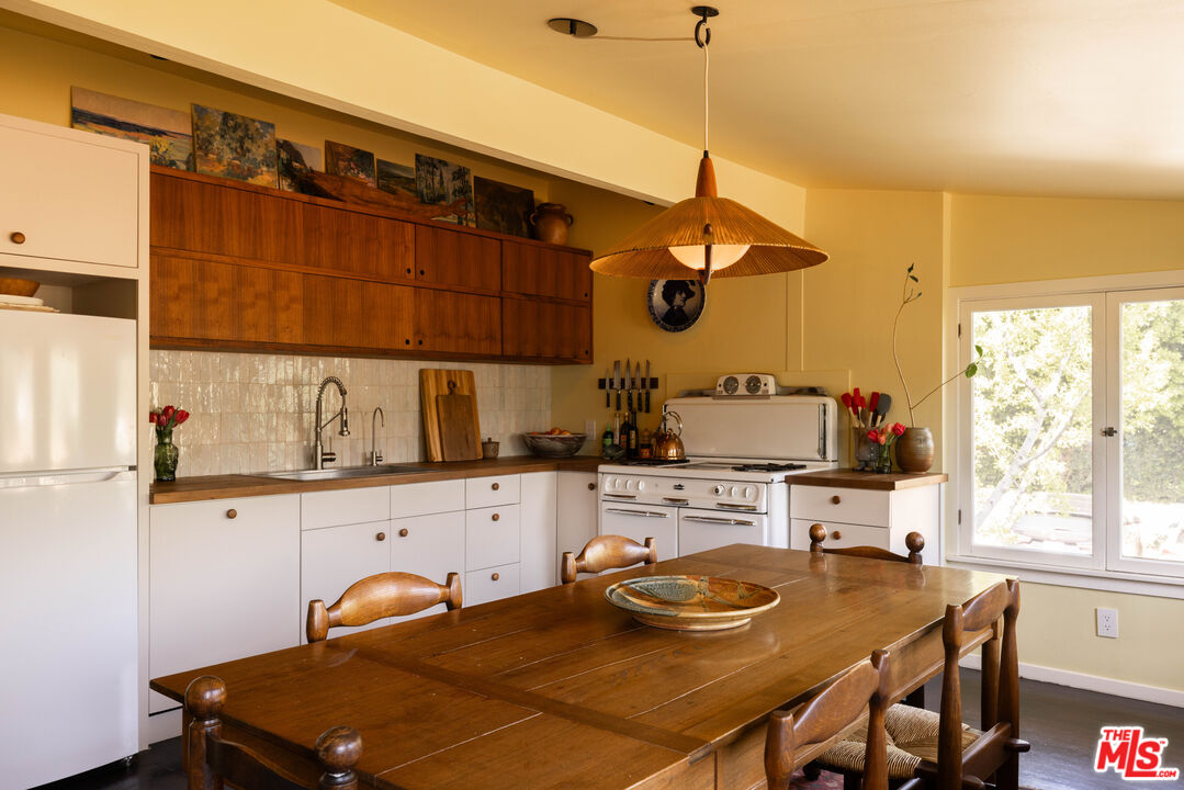1452 Westerly Terrace Los Angeles, CA 90026 - Photo 21 of 39 a kitchen with a table and chairs in it