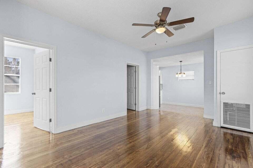 139 Alma Court Fort Pierce, FL 34950 - Photo 3 of 19 20260529030859083645000000-o