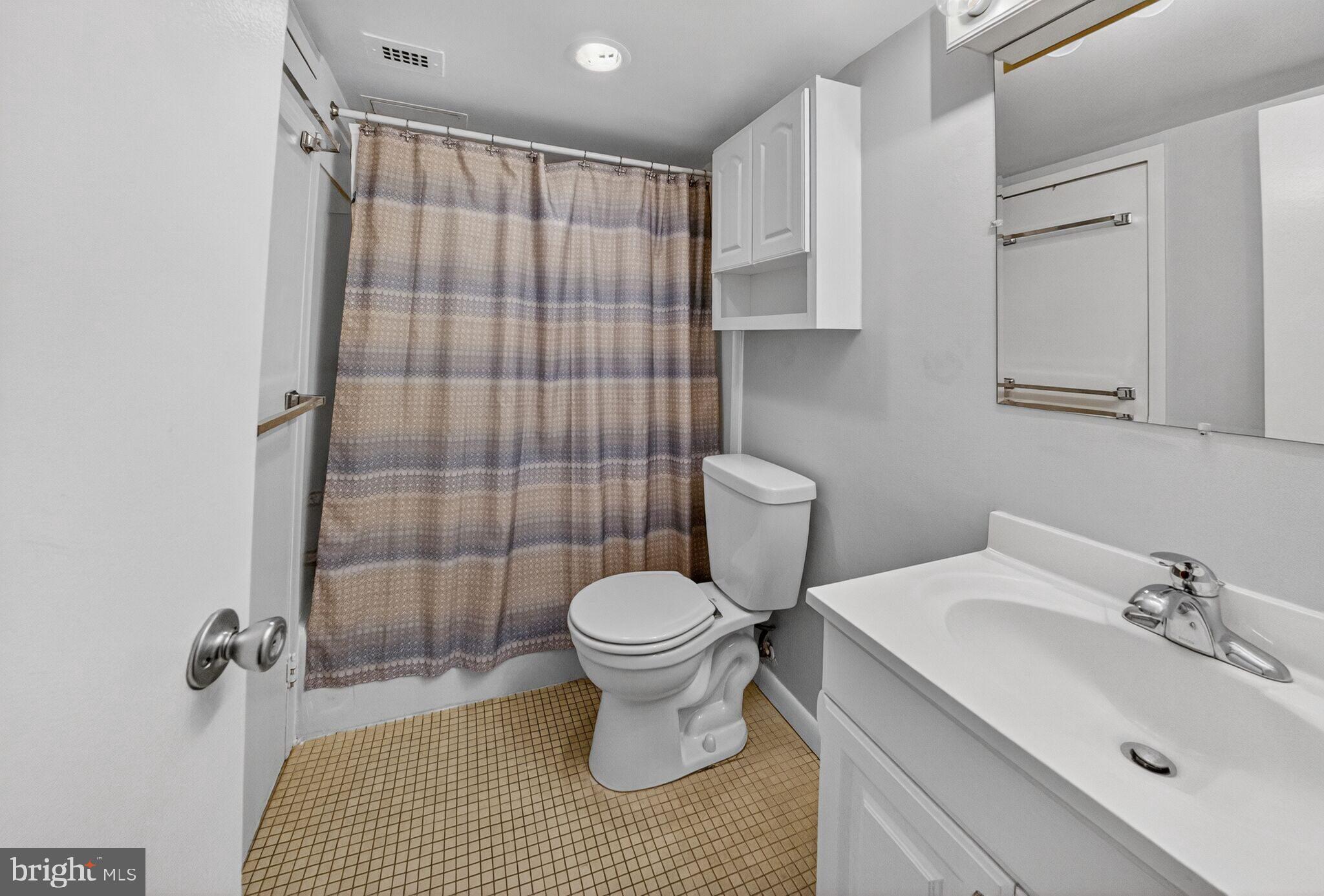 4242 East-West Highway, Unit 714 Chevy Chase, MD 20815 - Photo 12 of 29 Full Bath with tub with wall shower