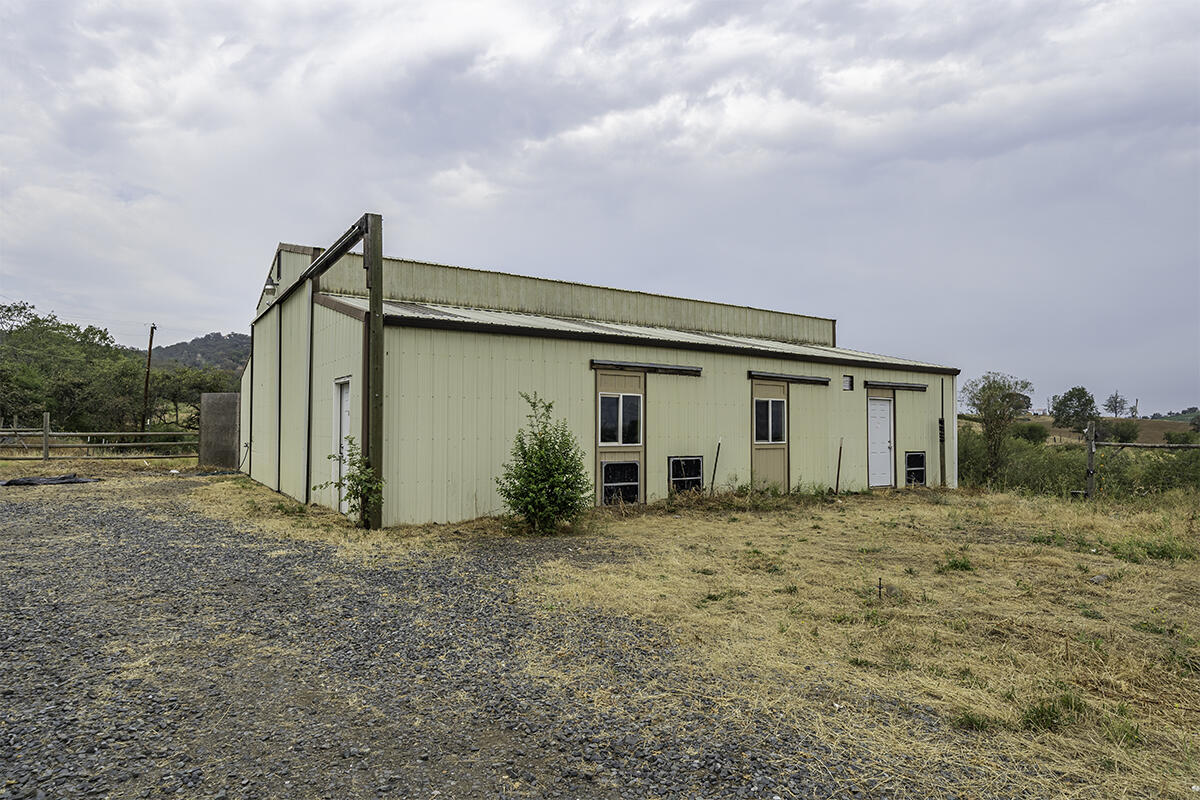 3960 Independence School Road Medford, OR 97501 - Photo 40 of 47 DSC00148-HDR-Edit