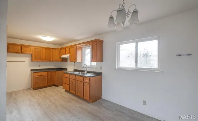 $185,000 | 450 Hillcrest Drive, Bourbon, MO 65441