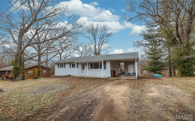 $185,000 | 450 Hillcrest Drive, Bourbon, MO 65441