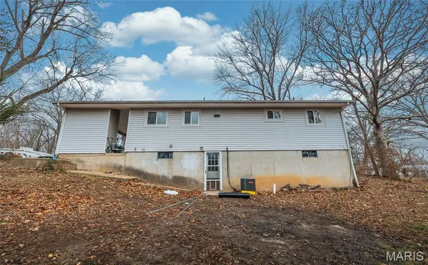 $175,000 | 450 Hillcrest Drive, Bourbon, MO 65441
