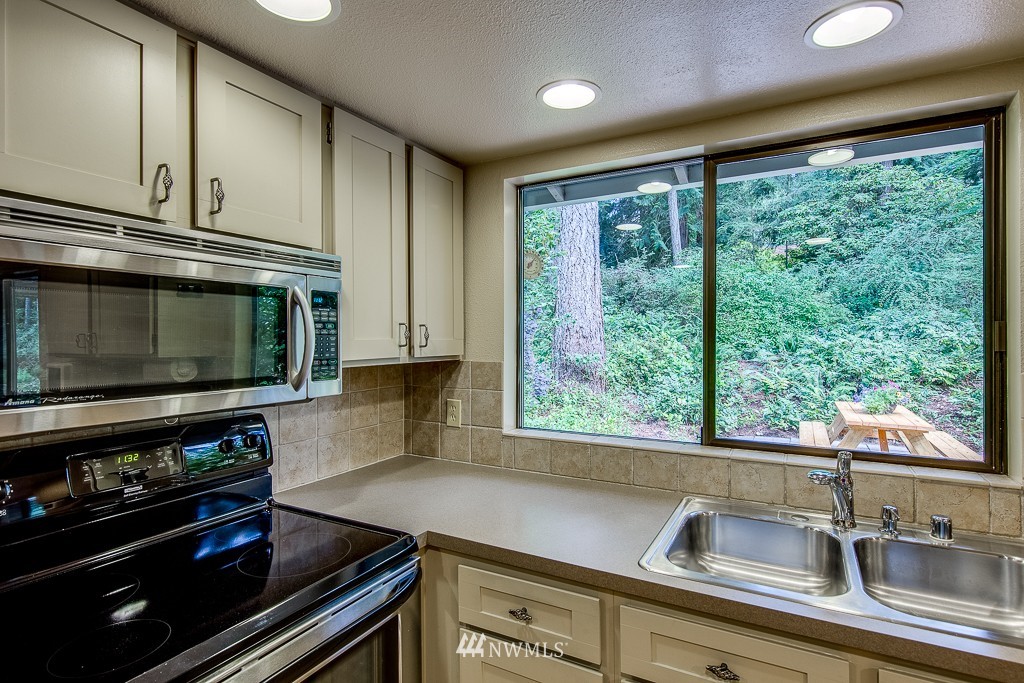 13707 Rocky Ridge Road Northwest Silverdale, WA 98383 - Photo 8 of 25 Gallery Image 8