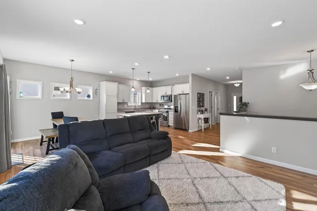 $384,900 | 25919 22nd Street West, Zimmerman, MN 55398