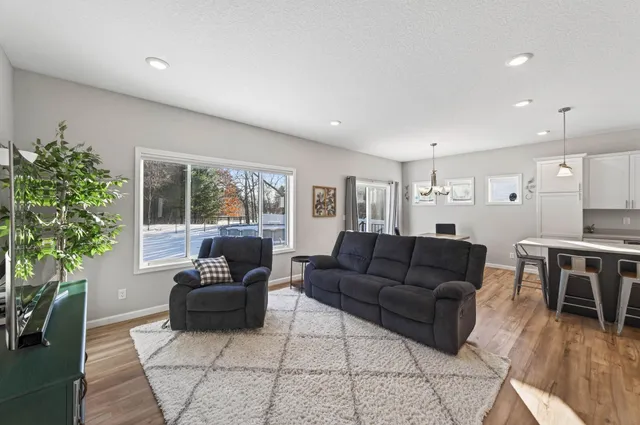 $384,900 | 25919 22nd Street West, Zimmerman, MN 55398