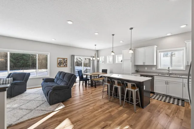 $384,900 | 25919 22nd Street West, Zimmerman, MN 55398