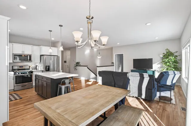 $384,900 | 25919 22nd Street West, Zimmerman, MN 55398