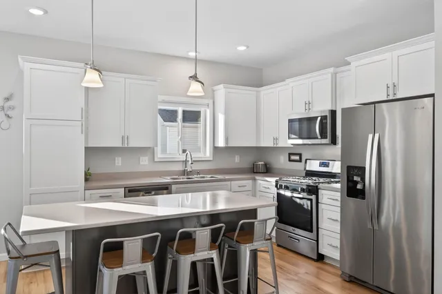 $384,900 | 25919 22nd Street West, Zimmerman, MN 55398