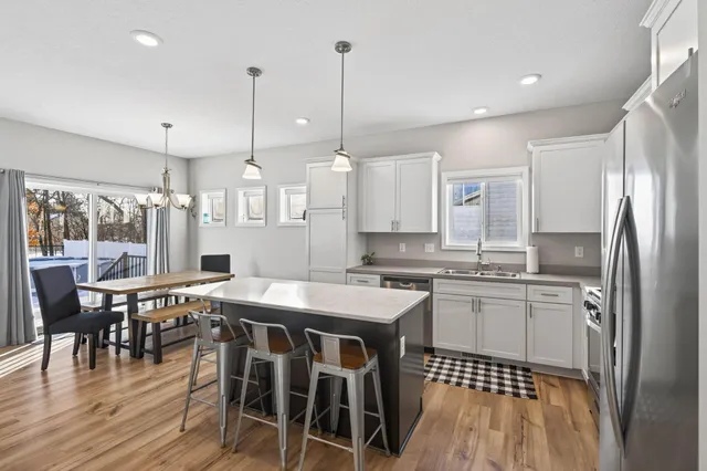 $384,900 | 25919 22nd Street West, Zimmerman, MN 55398