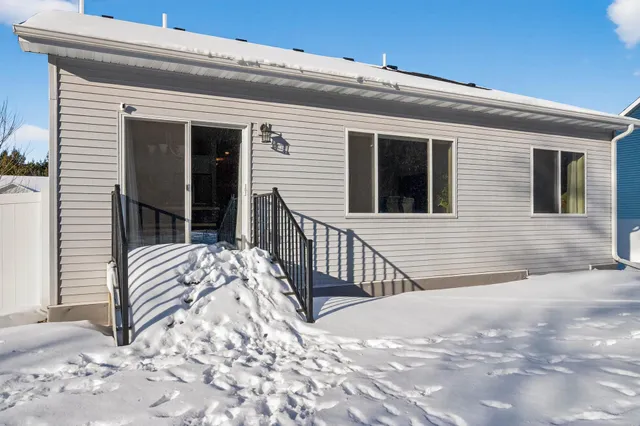 $384,900 | 25919 22nd Street West, Zimmerman, MN 55398