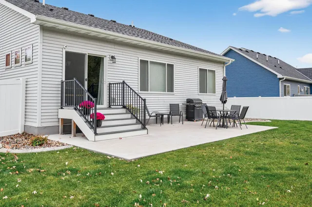 $384,900 | 25919 22nd Street West, Zimmerman, MN 55398
