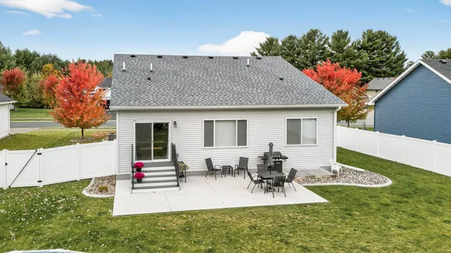 $384,900 | 25919 22nd Street West, Zimmerman, MN 55398