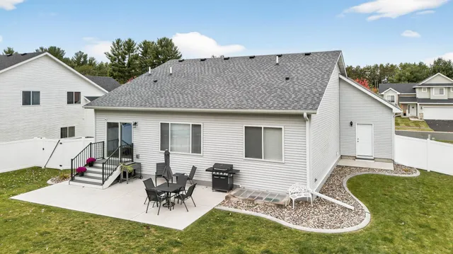$384,900 | 25919 22nd Street West, Zimmerman, MN 55398