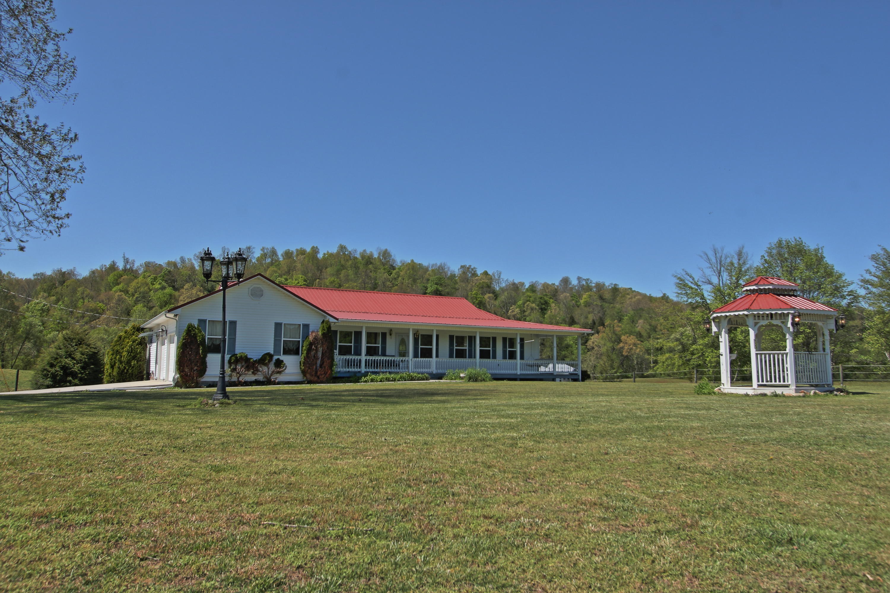 750 Nydeck Road Robbins, TN 37852 - Photo 1 of 40 n37