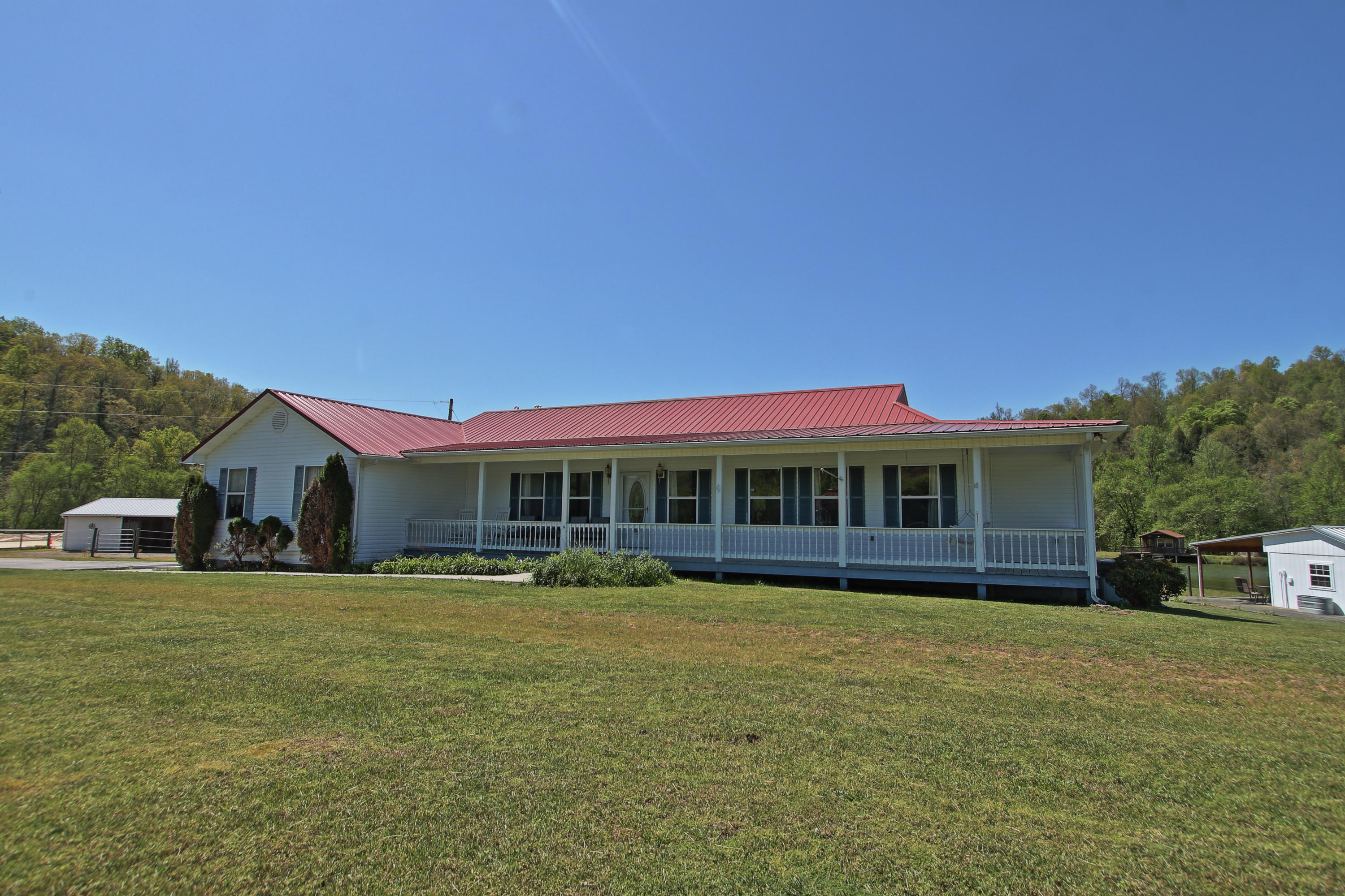 750 Nydeck Road Robbins, TN 37852 - Photo 2 of 40 n34
