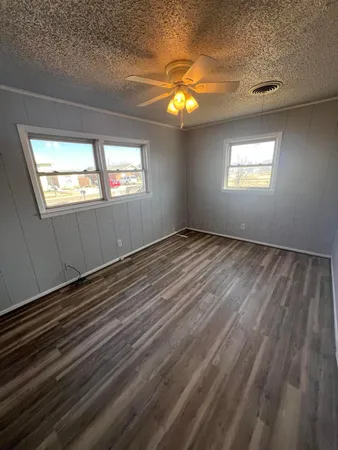 a view of empty room with window