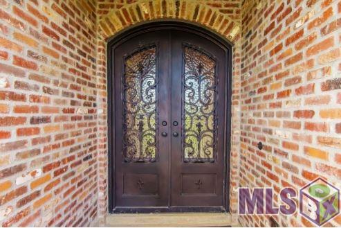 303 Rue Richard Gray, LA 70359 - Photo 4 of 17 Grand Entrance