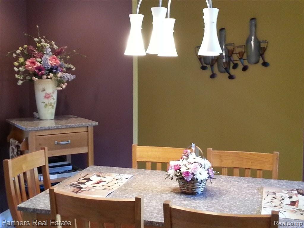 8351 Hilton Road Brighton, MI 48114 - Photo 9 of 33 dining room