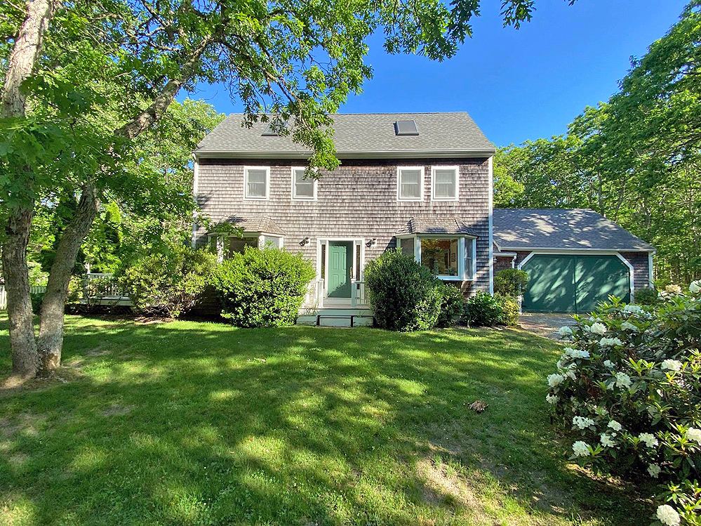 19 Duncan Cl Edgartown, MA 02539 - Photo 1 of 26 Gallery Image 1