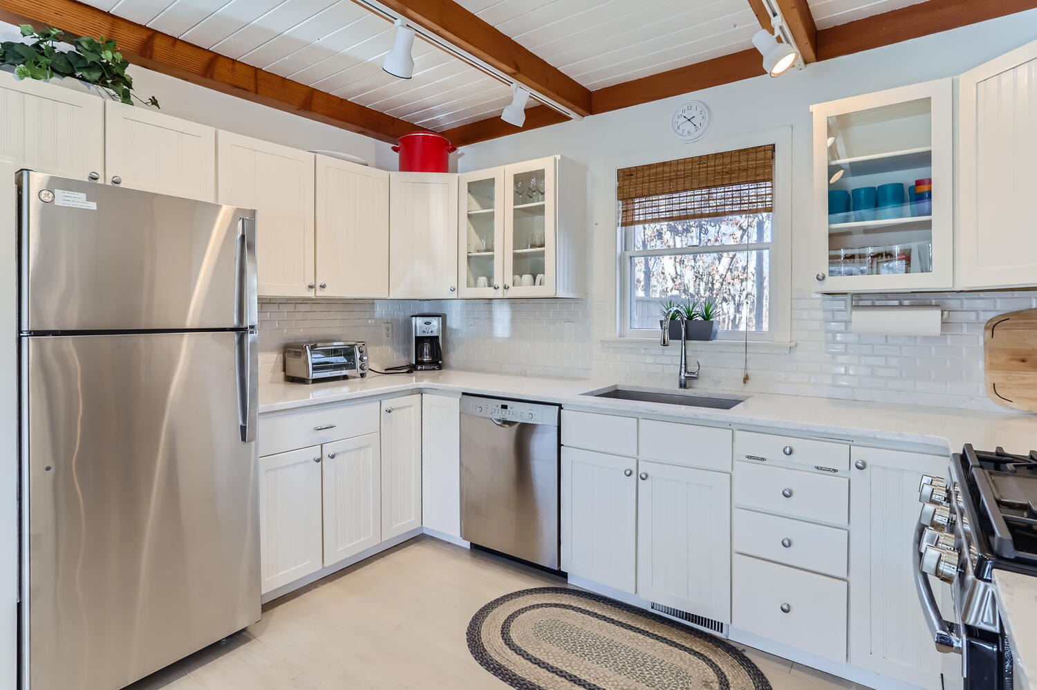 19 Duncan Cl Edgartown, MA 02539 - Photo 2 of 26 Gallery Image 2