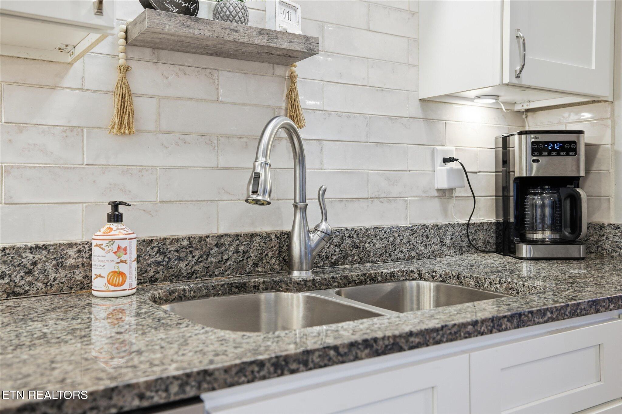 422 Larkspur Way Sevierville, TN 37862 - Photo 12 of 28 25-IMG_0149