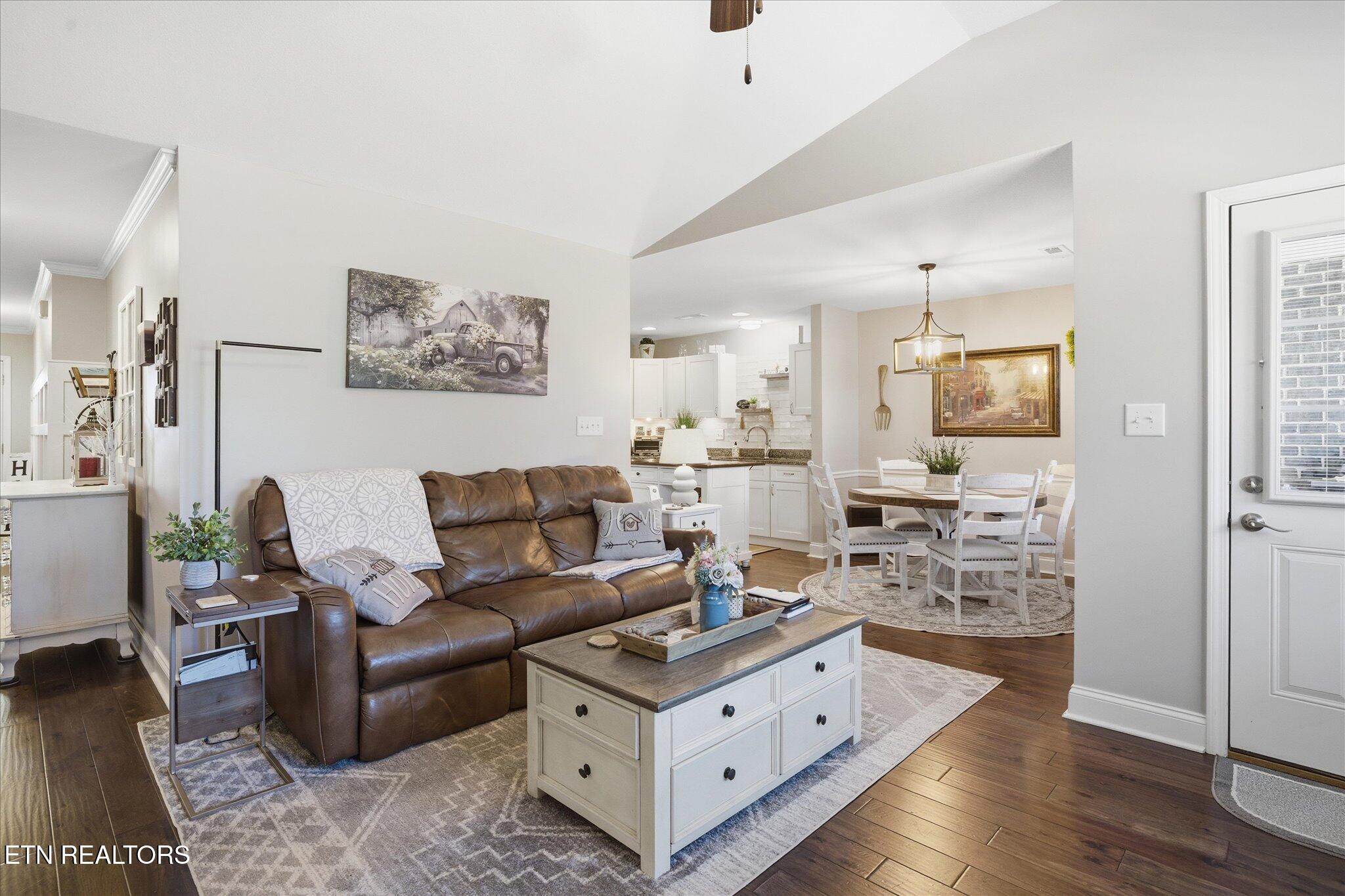 422 Larkspur Way Sevierville, TN 37862 - Photo 4 of 28 11-IMG_0107