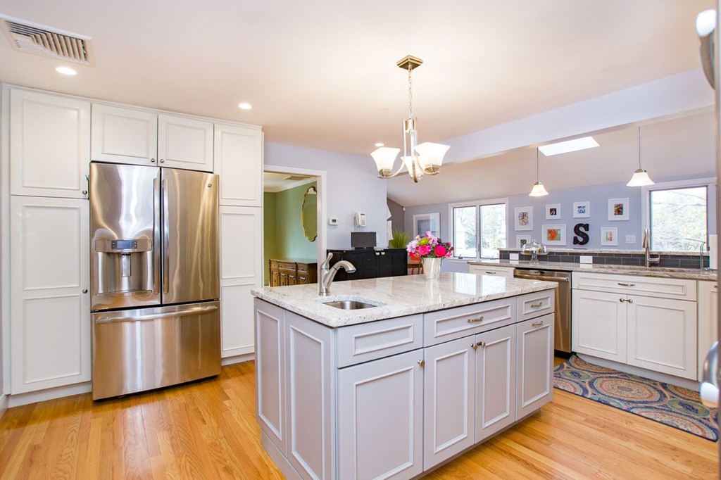 20 Surrey Lane Needham, MA 02492 - Photo 12 of 30 Gallery Image 12