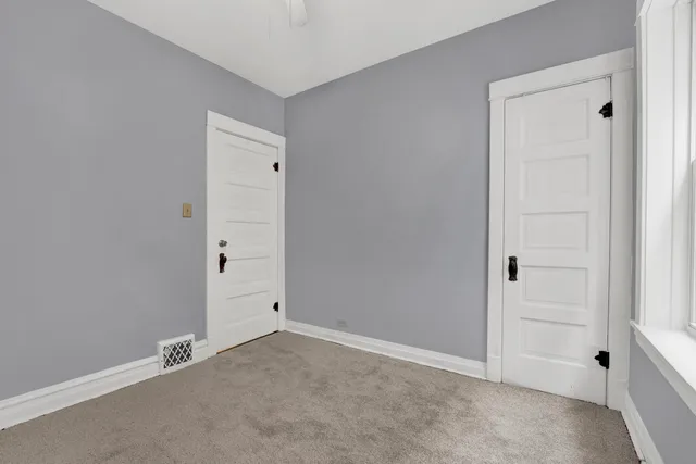 $1,975 | 5015 West Montrose Avenue, Unit 1, Chicago, IL 60641