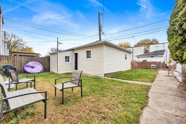 $1,975 | 5015 West Montrose Avenue, Unit 1, Chicago, IL 60641