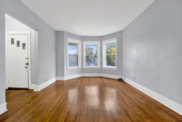 $1,975 | 5015 West Montrose Avenue, Unit 1, Chicago, IL 60641