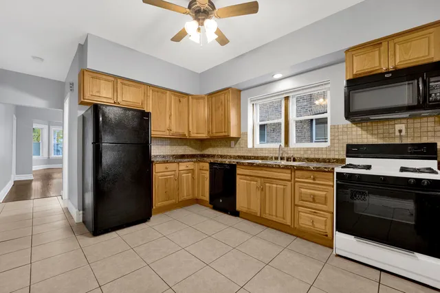 $1,975 | 5015 West Montrose Avenue, Unit 1, Chicago, IL 60641