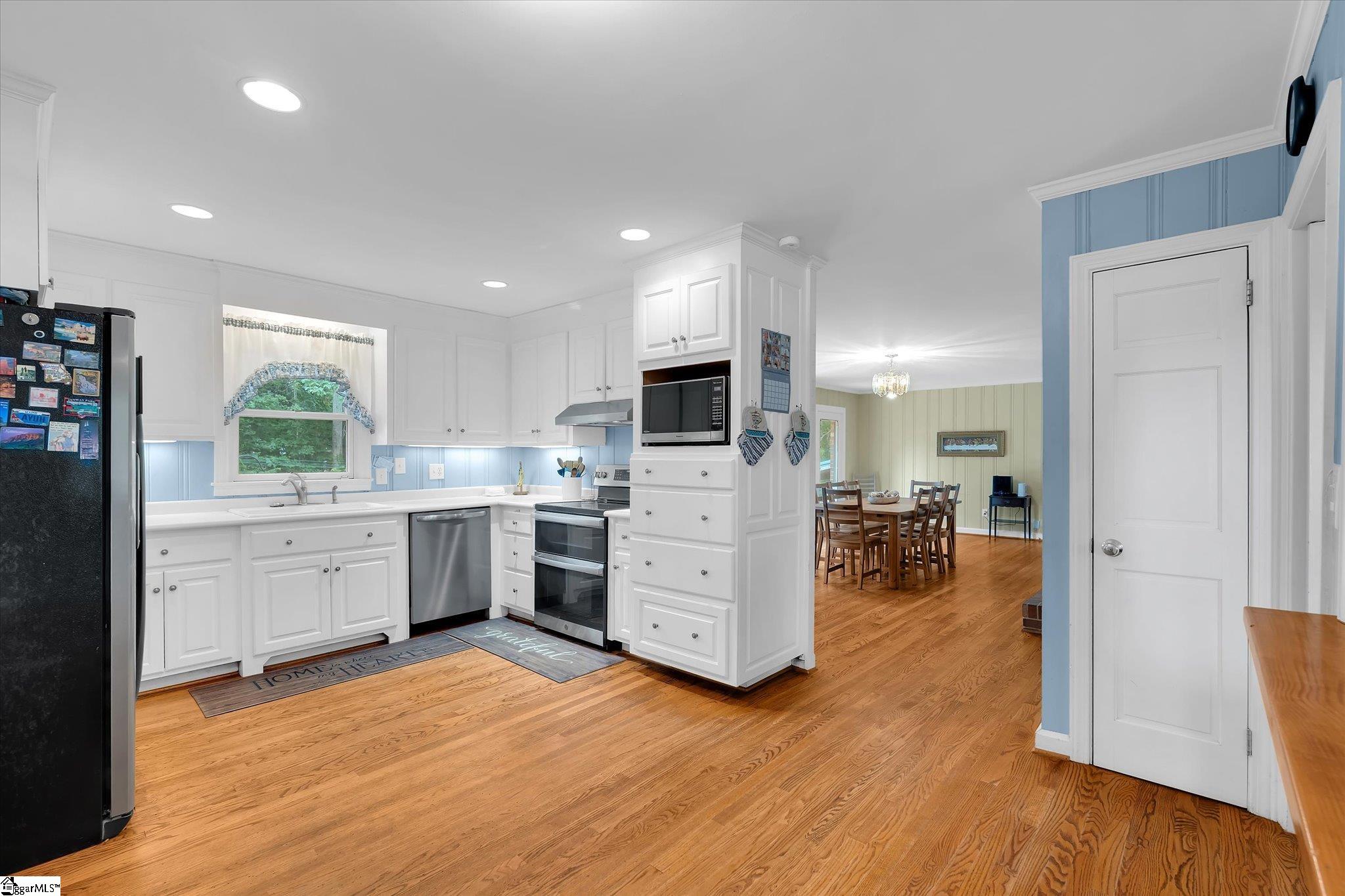 14 Watkins Bridge Road Greenville, SC 29617 - Photo 5 of 43