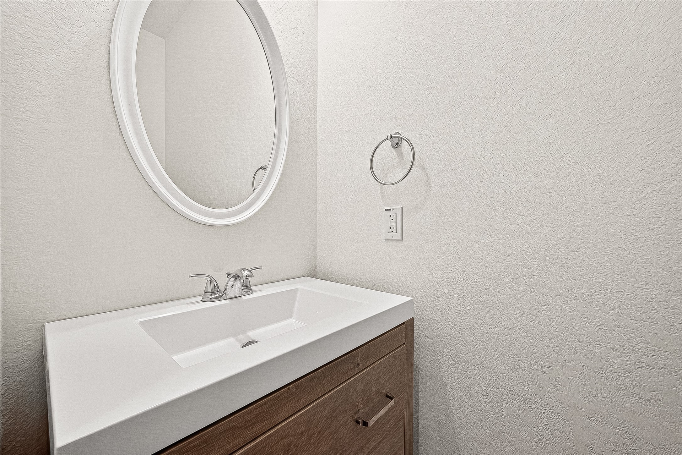 138 South Sawbridge Circle Spring, TX 77389 - Photo 19 of 37 a bathroom with a sink and a mirror