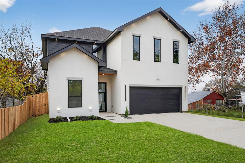 2007 North Montclair Avenue Dallas, TX 75208 - Photo 2 of 25 a front view of house with yard and green space