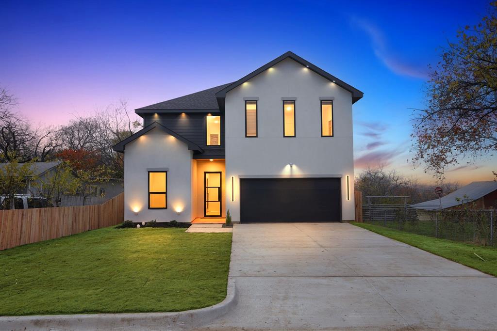 2007 North Montclair Avenue Dallas, TX 75208 - Photo 25 of 25 a front view of a house with a garden