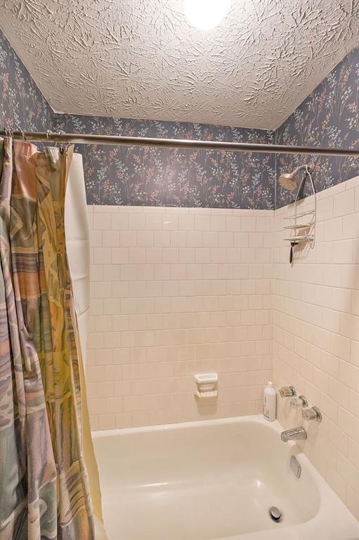 183 Timothy Lane Northwest Lilburn, GA 30047 - Photo 22 of 32 a bathroom with a bathtub