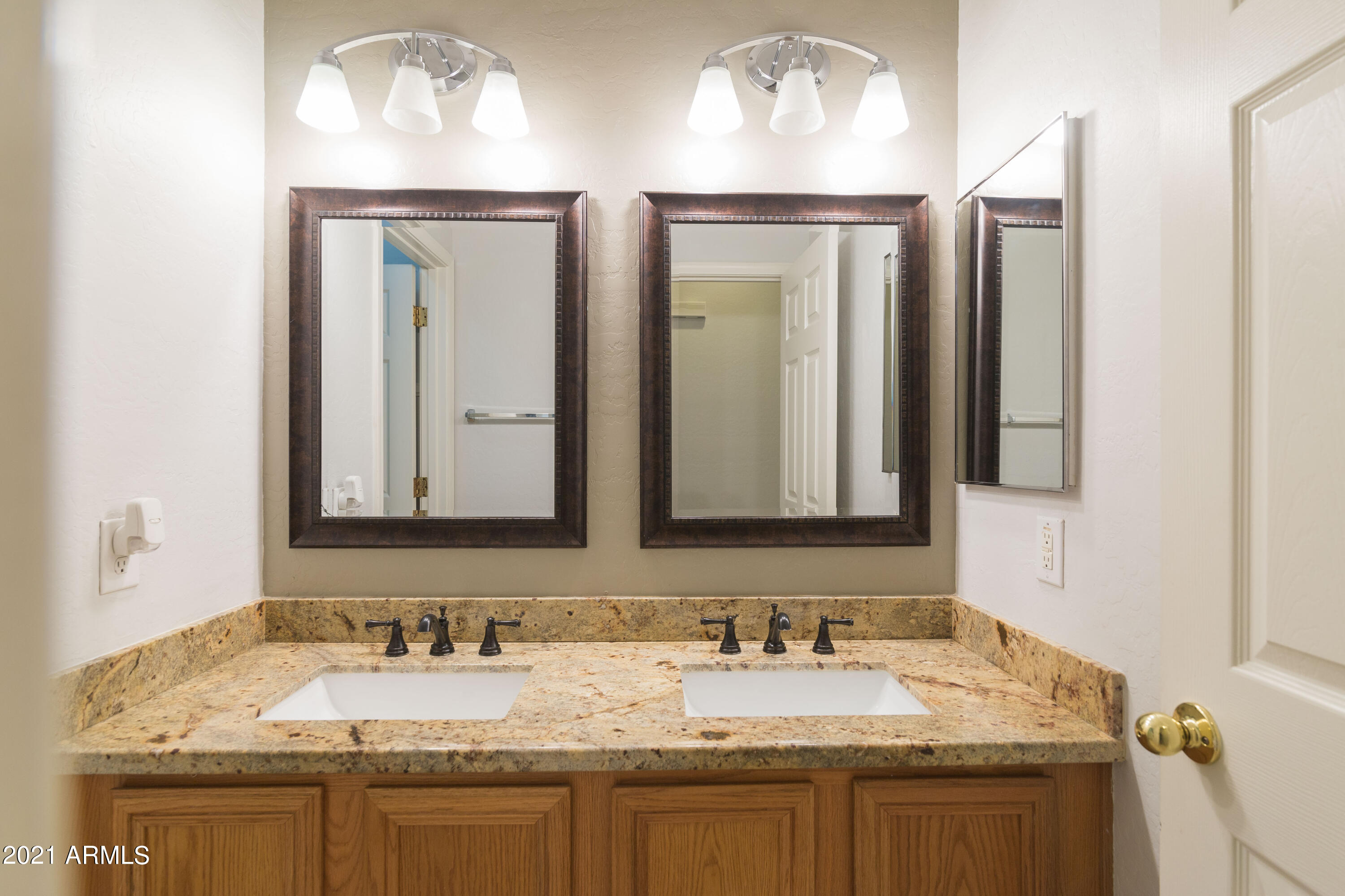 320 West Brooks Street Gilbert, AZ 85233 - Photo 19 of 33 320 W Brooks-20