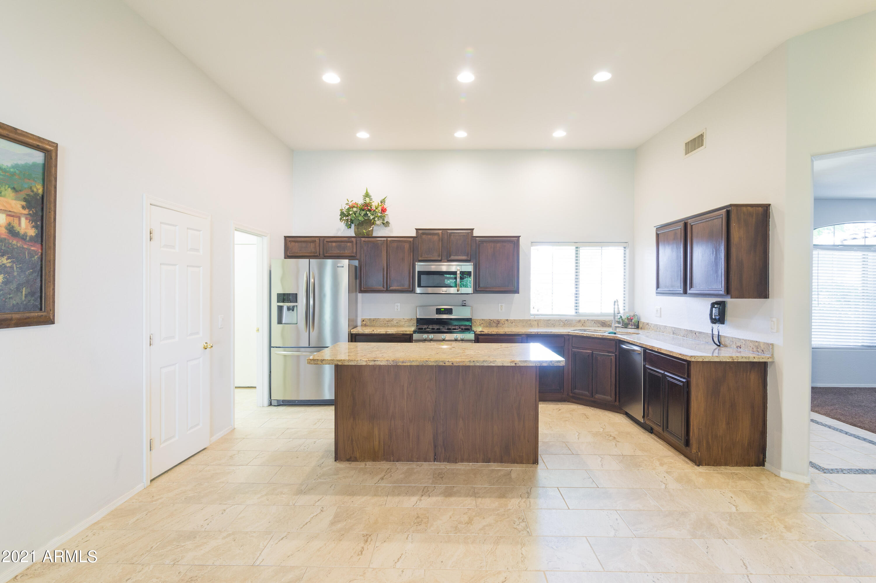 320 West Brooks Street Gilbert, AZ 85233 - Photo 4 of 33 320 W Brooks-7