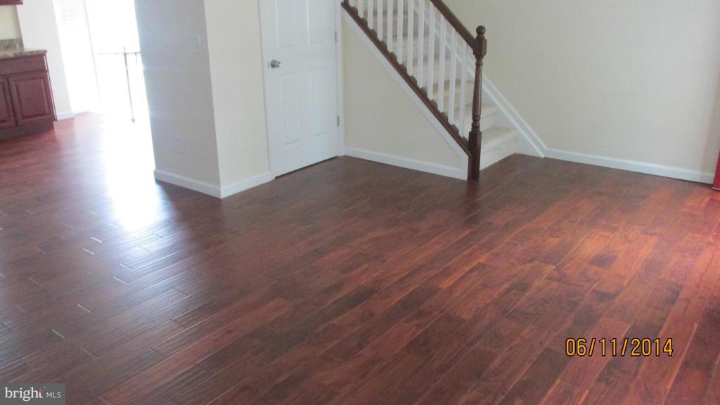 5205 Fredcrest Road Baltimore, MD 21229 - Photo 3 of 15 Living Room