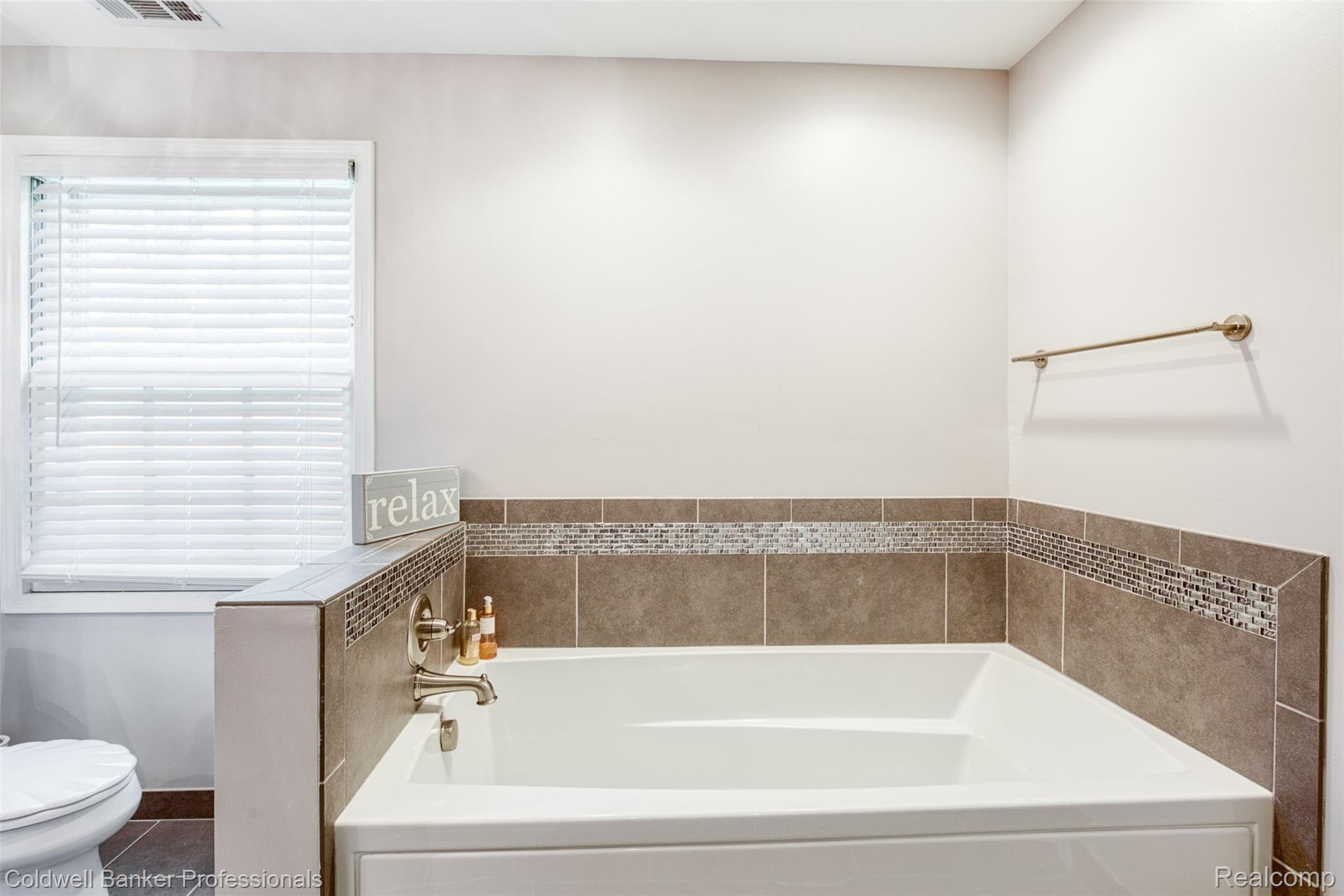 1066 Rock Spring Road Bloomfield Hills, MI 48304 - Photo 26 of 33 592A2758.jpg