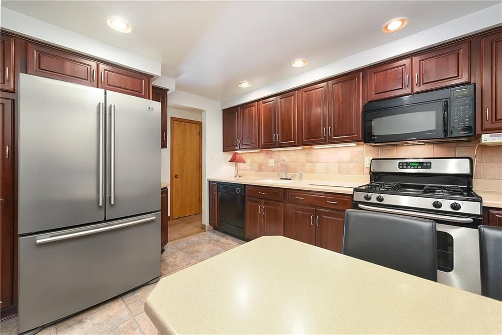21 Ridgecrest Drive Pittsburgh, PA 15235 - Photo 8 of 24 Gallery Image 8