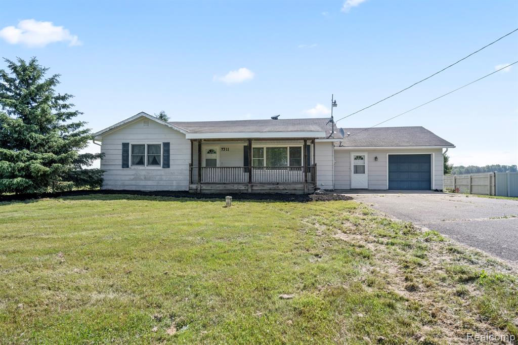 7311 South New Lothrop Road Durand, MI 48429 - Photo 2 of 34