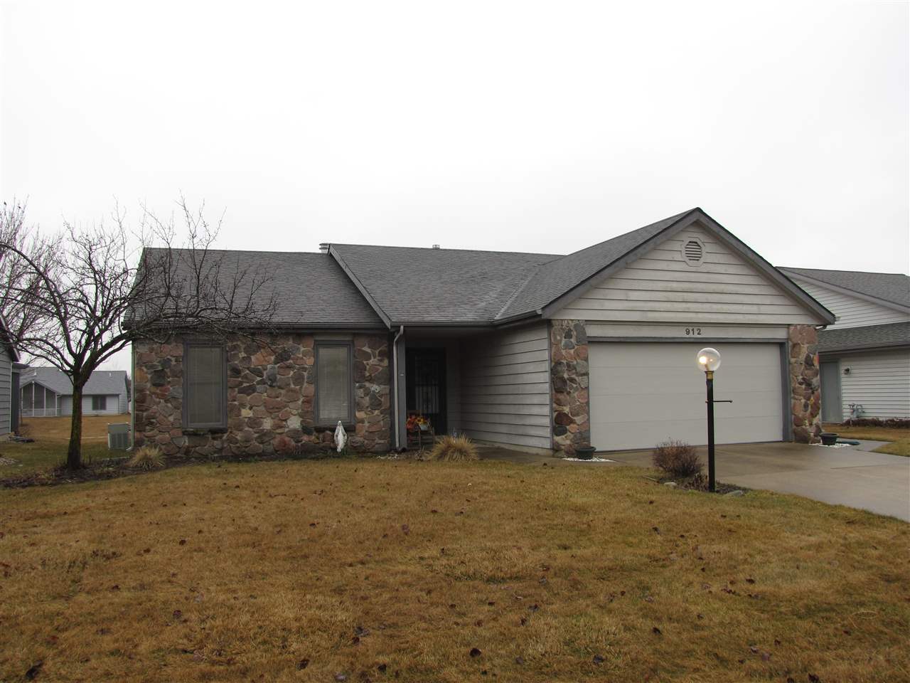912 Mill Pointe Fort Wayne, IN 46845 - Photo 2 of 34