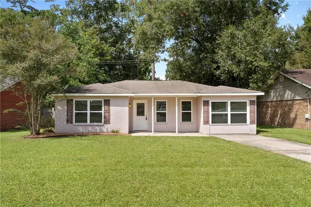 $1,775 | 371 Forest Loop, Mandeville, LA 70471