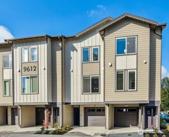 $589,995 | 16111 36th Avenue West, Unit K2, Lynnwood, WA 98087
