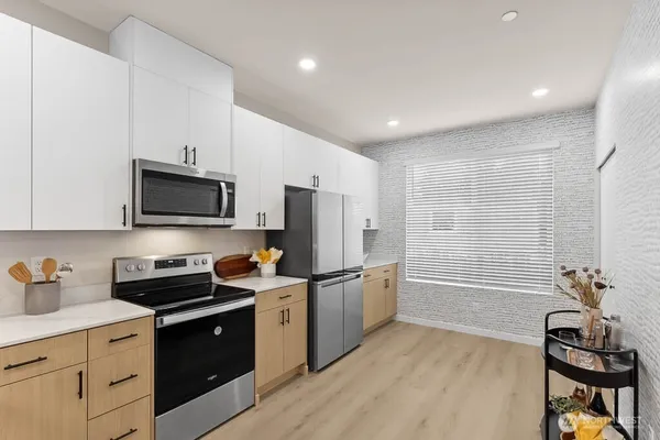 $589,995 | 16111 36th Avenue West, Unit K2, Lynnwood, WA 98087